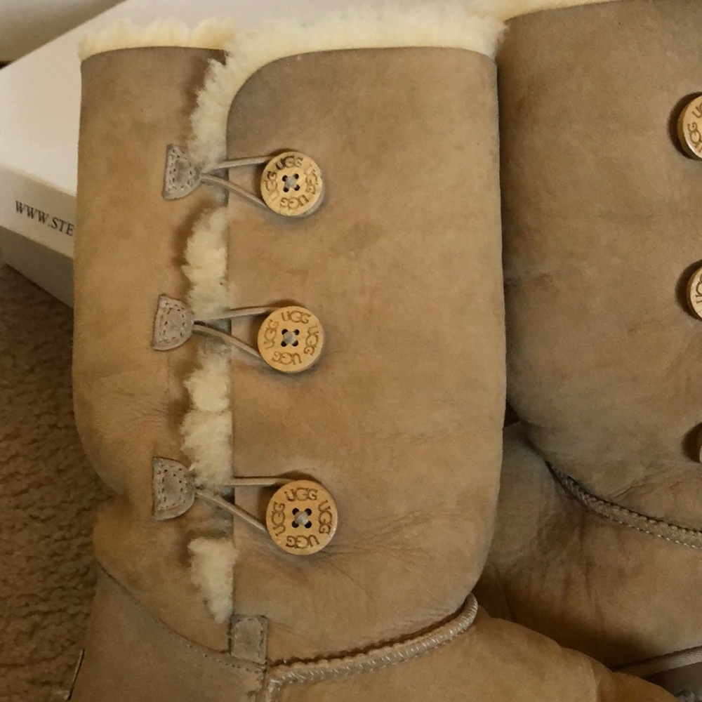 Bailey bottom Uggs good condition just little duty - Picture 3 of 7